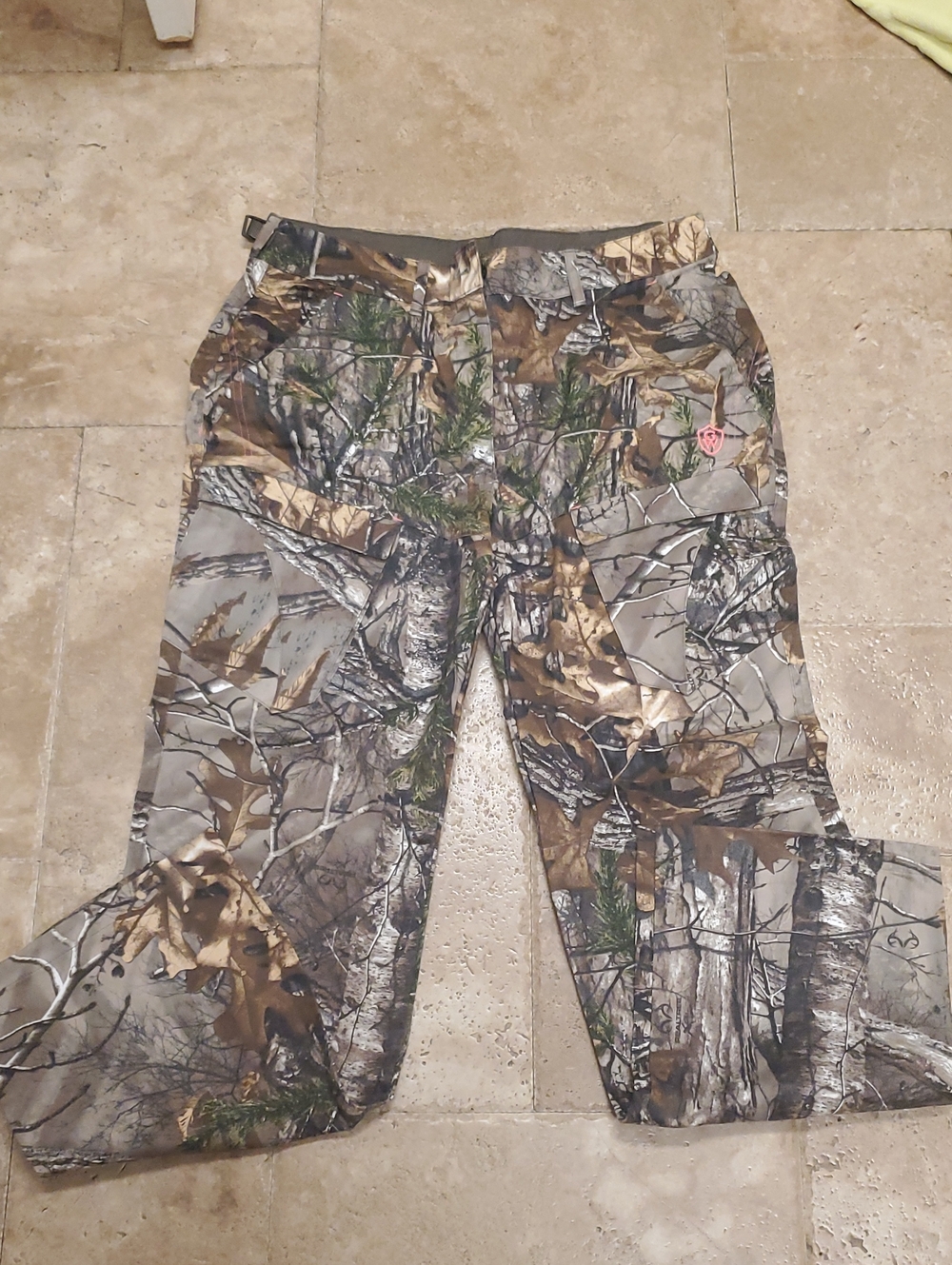 Women’s Camouflage Cargo Pants - Realtree Style